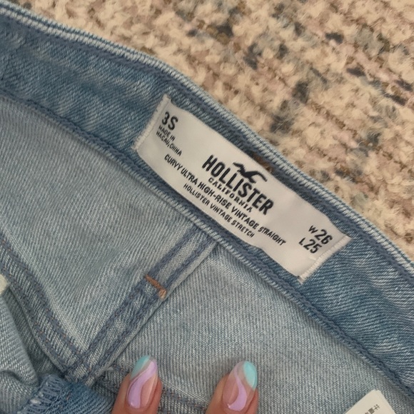 Hollister Jeans (curvy) - Picture 3 of 4